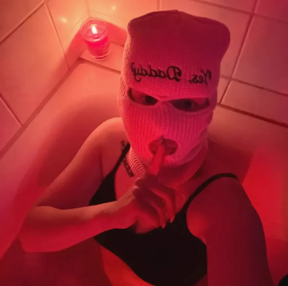 Cecilia, 27