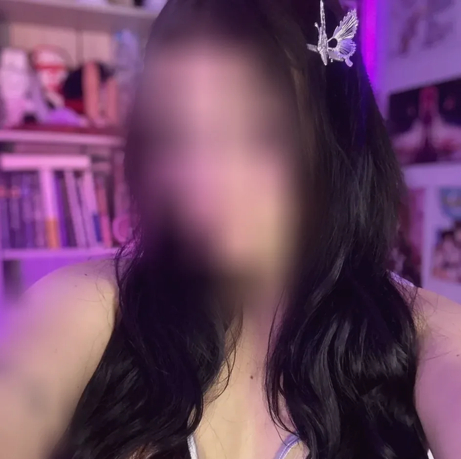 Elin, 26