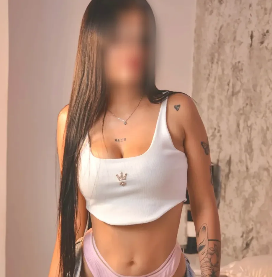 Layla, 23