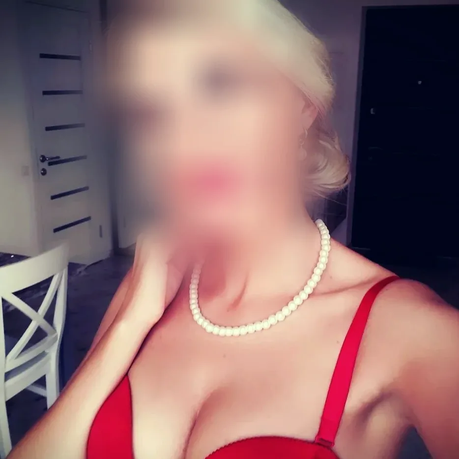 Sandra, 36